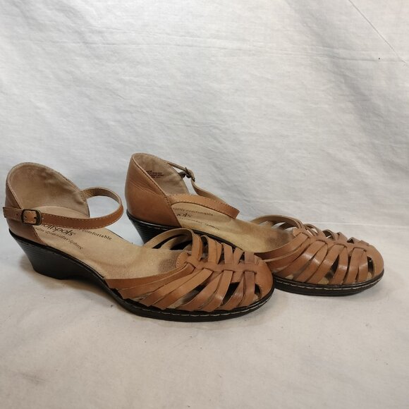 SOFTSPOTS Tatianna Leather Closed Toe Sandals - Picture 6 of 10
